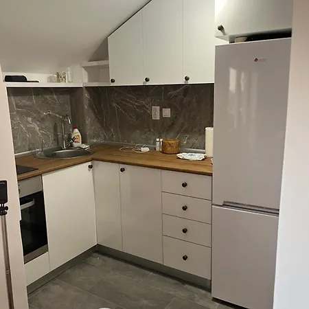 Mikos Apartament *